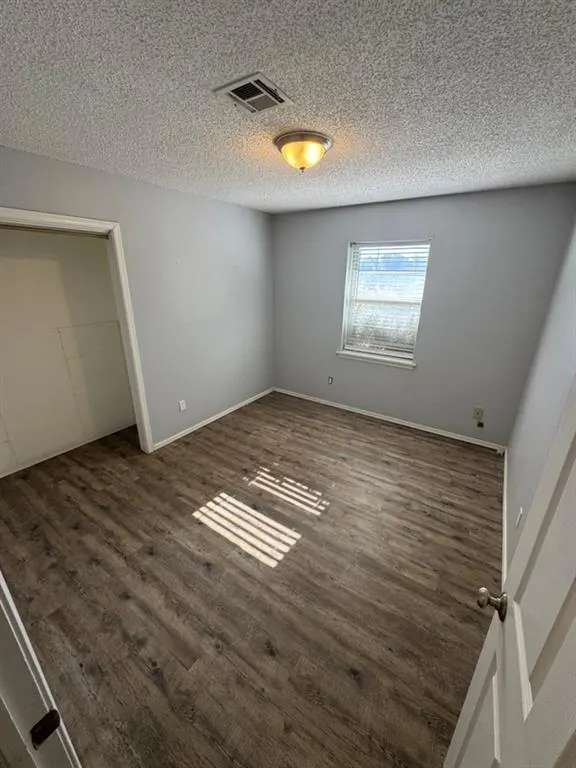 Photo 9 — 725 Elm Avenue, Geary, OK 73040