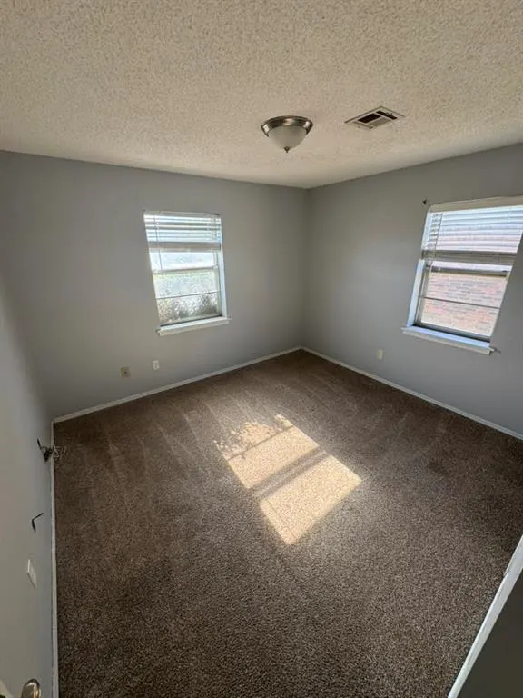 Photo 14 — 725 Elm Avenue, Geary, OK 73040