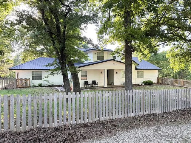 Photo 2 — 16747 County Road 3547 Road, Ada, OK 74820