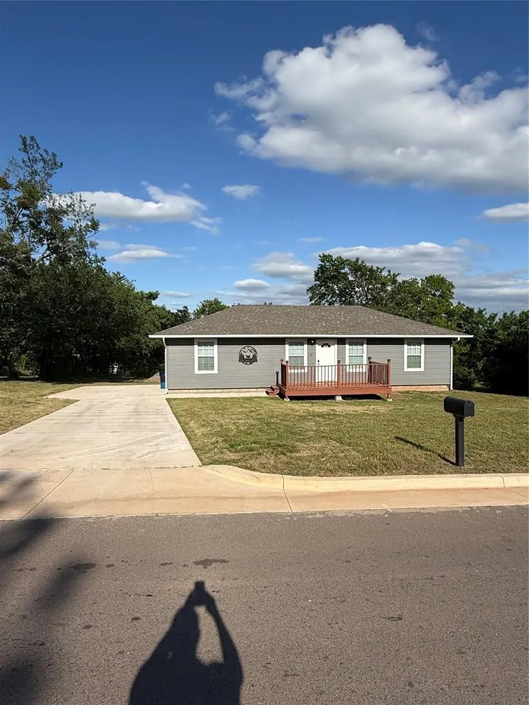 Photo 2 — 824 S Bennett Boulevard, Chandler, OK 74834