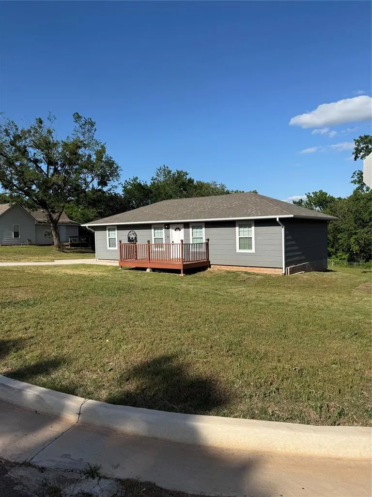 Photo 3 — 824 S Bennett Boulevard, Chandler, OK 74834