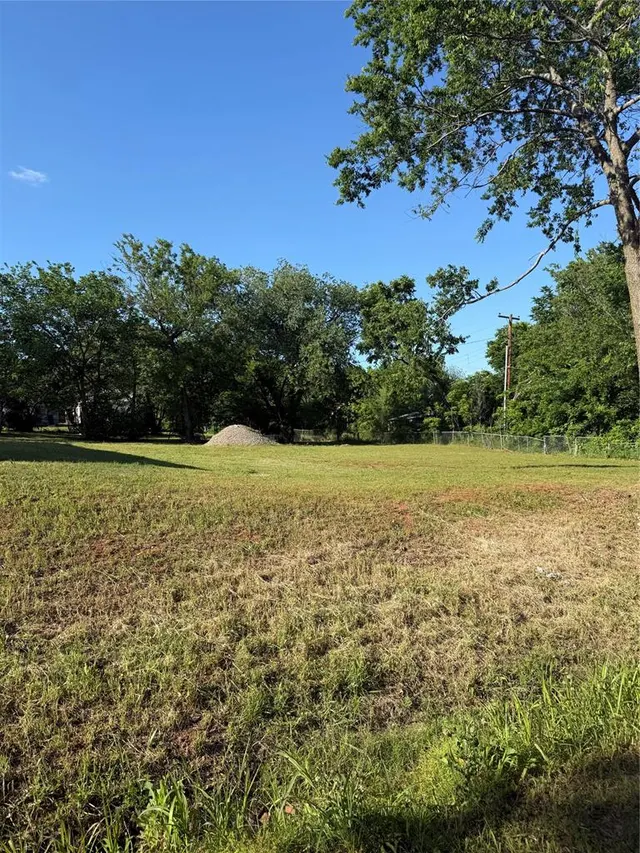 Photo 4 — 824 S Bennett Boulevard, Chandler, OK 74834