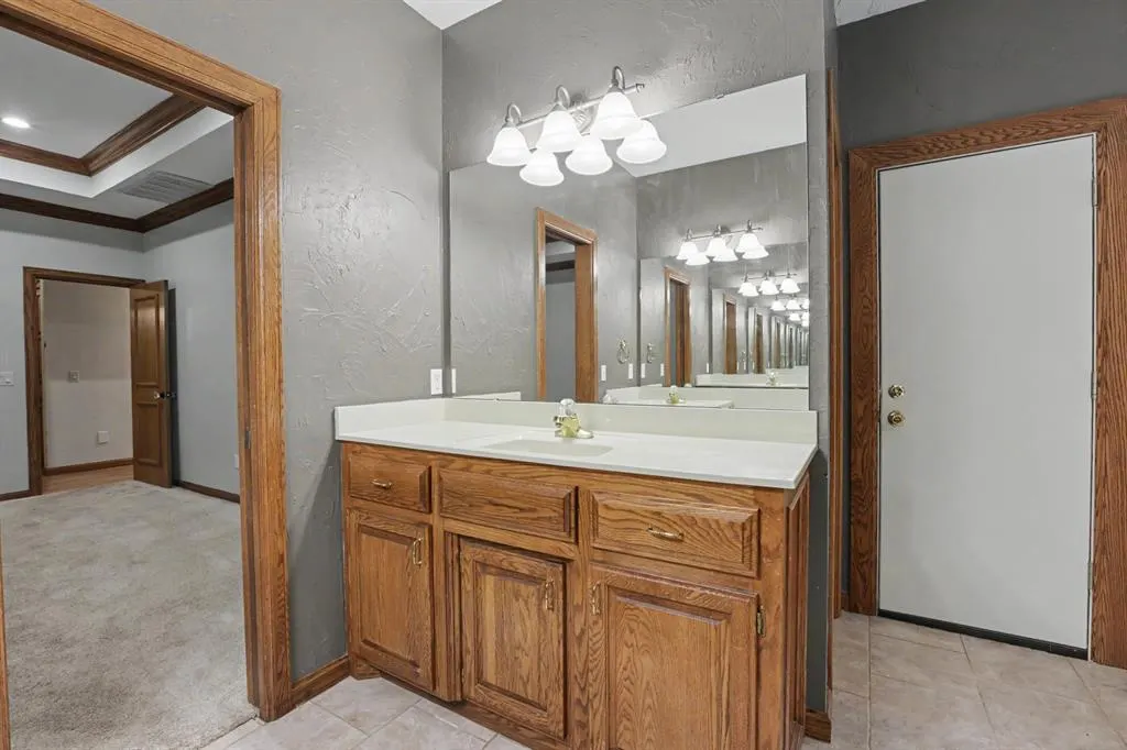 Photo 15 — 10025 Hidden Hollow Lane, Oklahoma City, OK 73151