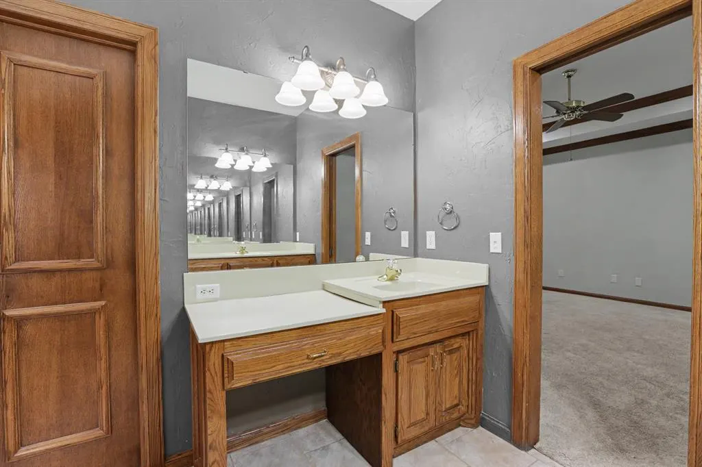 Photo 16 — 10025 Hidden Hollow Lane, Oklahoma City, OK 73151
