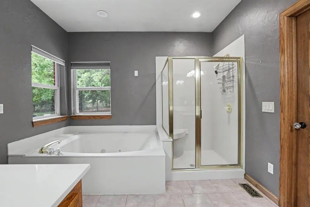 Photo 17 — 10025 Hidden Hollow Lane, Oklahoma City, OK 73151