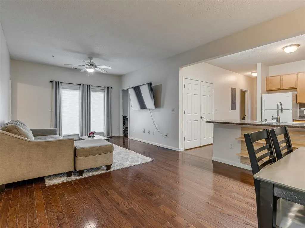 Photo 4 — 2200 Classen 1125, Norman, OK 73071
