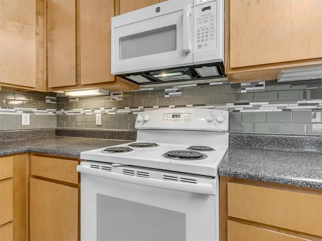 Photo 10 — 2200 Classen 1125, Norman, OK 73071