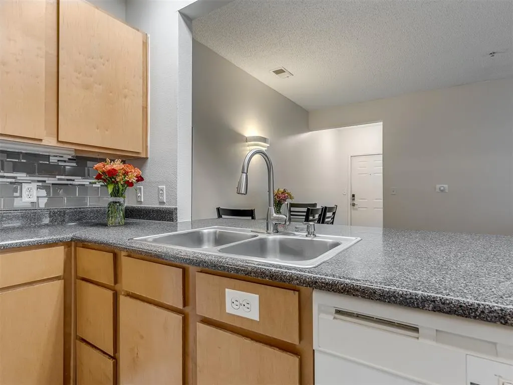 Photo 11 — 2200 Classen 1125, Norman, OK 73071