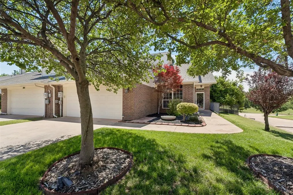 Front exterior — 701 Doe Trail, Edmond, OK 73012