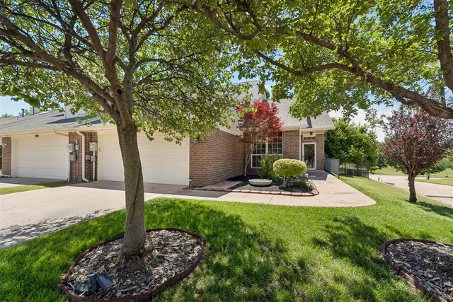 Front exterior — 701 Doe Trail, Edmond, OK 73012