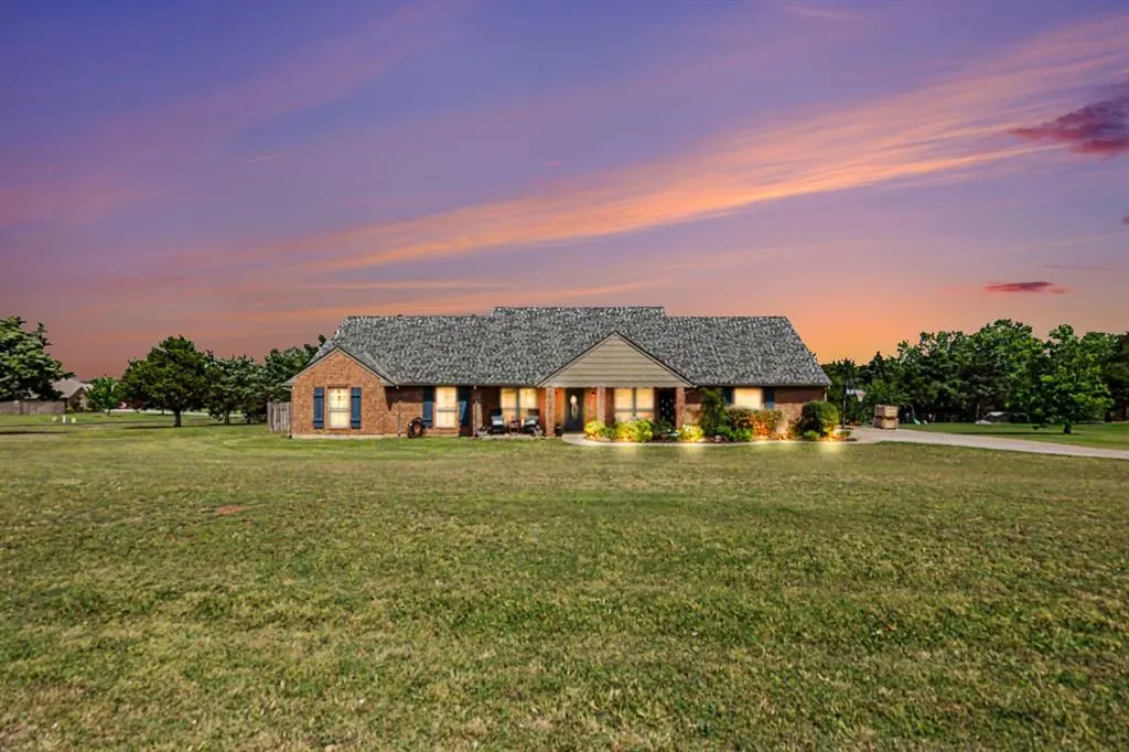 Front exterior — 10050 Lookout Pointe, Edmond, OK 73034