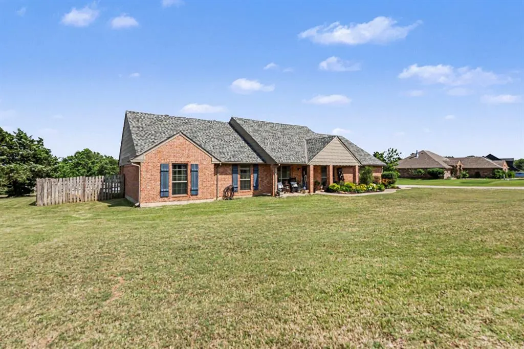 Photo 3 — 10050 Lookout Pointe, Edmond, OK 73034