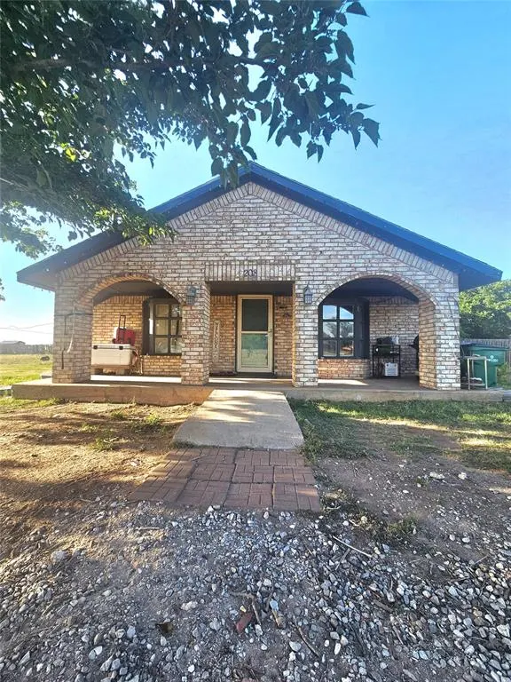 Front exterior — 208 W 6th Street, Duke, OK 73532
