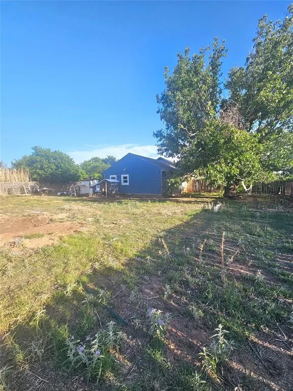 Photo 16 — 208 W 6th Street, Duke, OK 73532