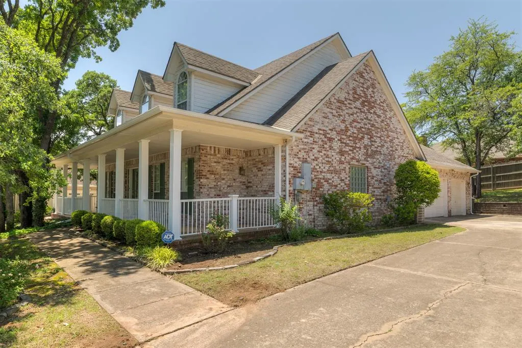 Photo 12 — 409 N Bradbury Drive, Edmond, OK 73034