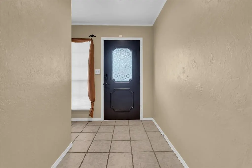 Photo 4 — 2400 Woodleaf Court, Ardmore, OK 73401