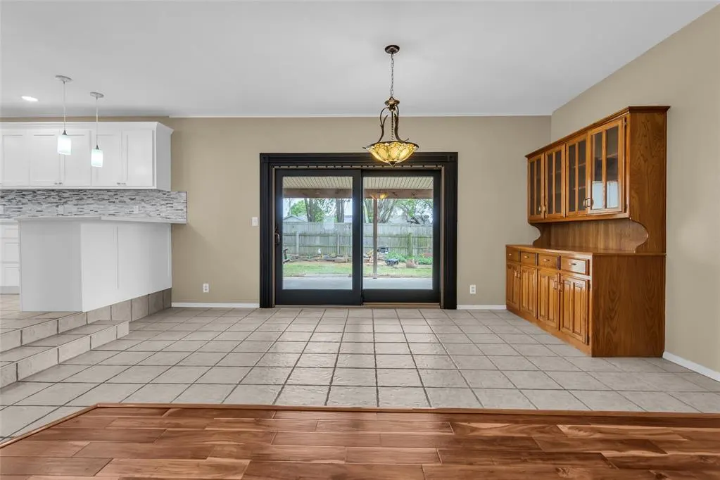 Photo 13 — 2400 Woodleaf Court, Ardmore, OK 73401