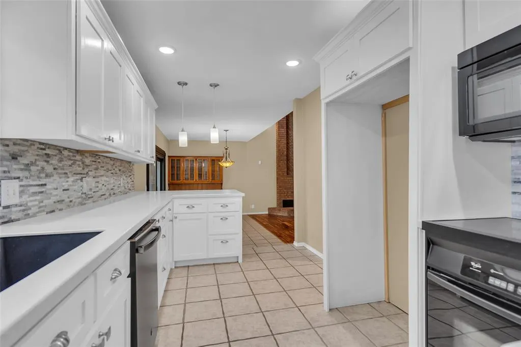 Photo 17 — 2400 Woodleaf Court, Ardmore, OK 73401