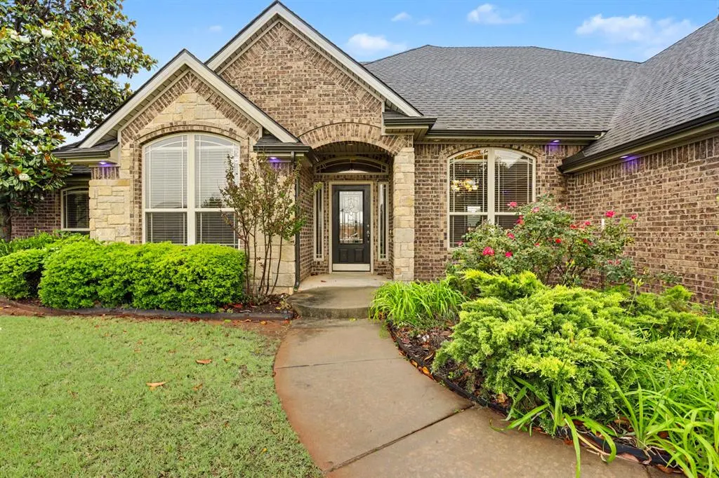 Photo 3 — 400 S Chardon Drive, Mustang, OK 73064