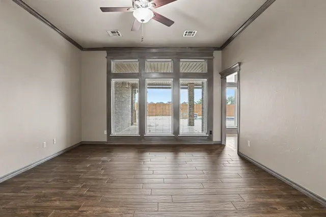 Photo 8 — 400 S Chardon Drive, Mustang, OK 73064