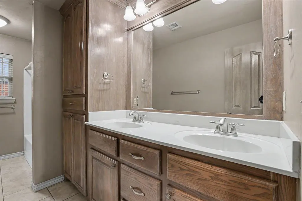 Photo 19 — 400 S Chardon Drive, Mustang, OK 73064