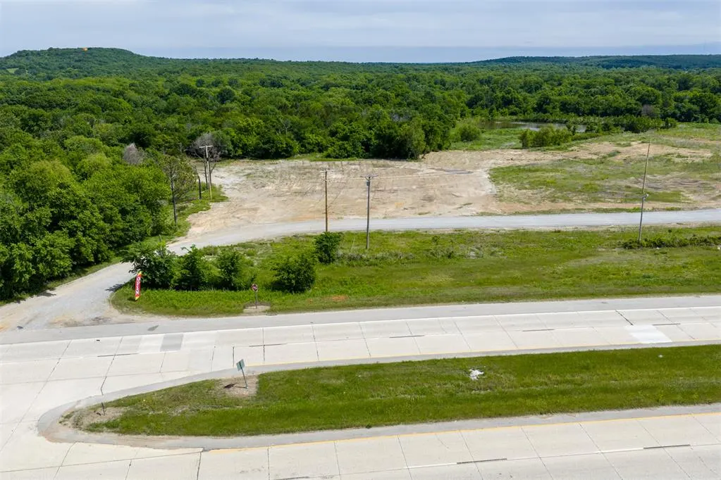 Photo 4 — W 75 Highway, Henryetta, OK 74437