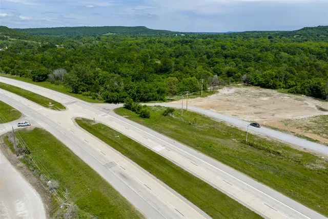 Photo 5 — W 75 Highway, Henryetta, OK 74437