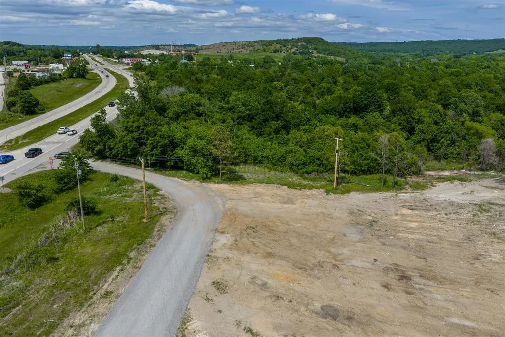 Photo 6 — W 75 Highway, Henryetta, OK 74437