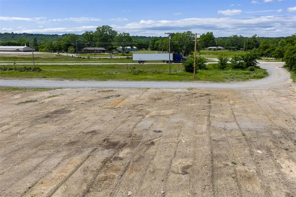 Photo 8 — W 75 Highway, Henryetta, OK 74437