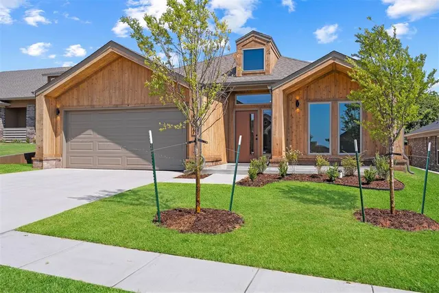 Photo 2 — 8817 Spruce Street, Edmond, OK 73003