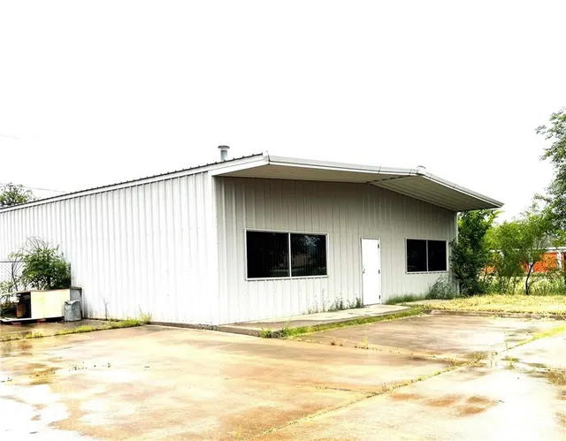 Photo 5 — 1811 N Harrison Street, Shawnee, OK 74804
