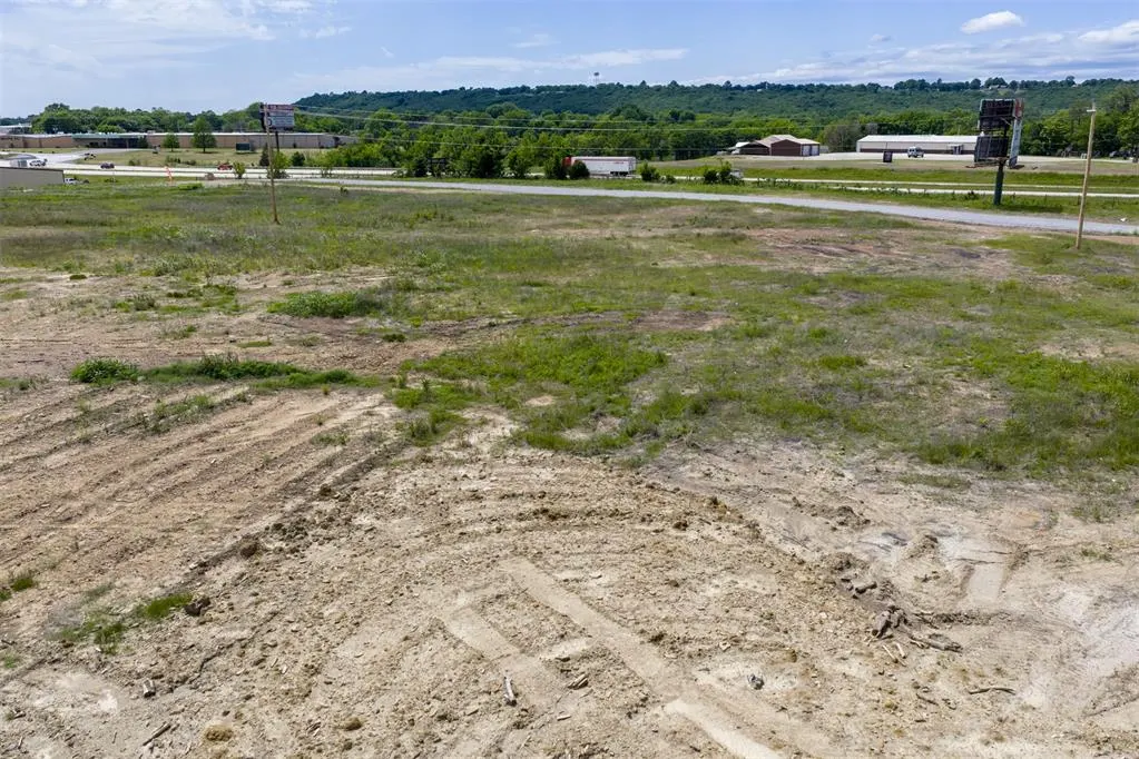 Photo 3 — W 75 Highway, Henryetta, OK 74437