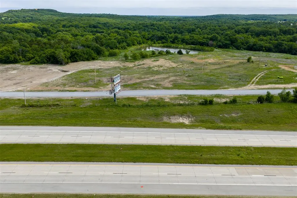 Photo 5 — W 75 Highway, Henryetta, OK 74437