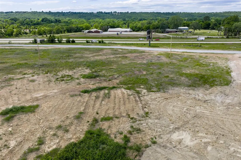 Photo 7 — W 75 Highway, Henryetta, OK 74437