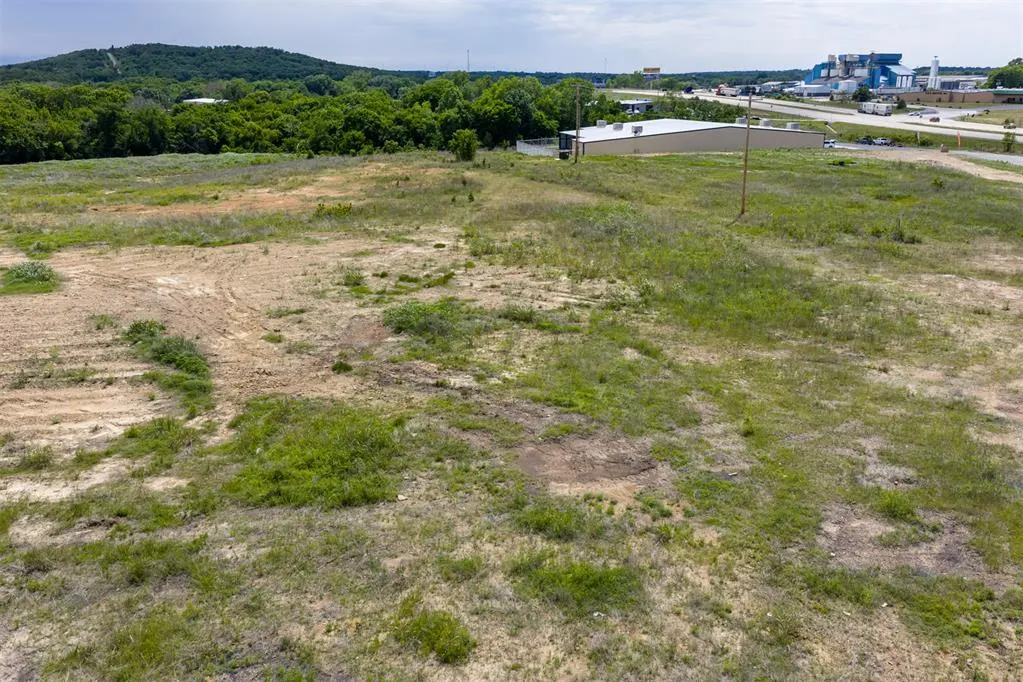 Photo 8 — W 75 Highway, Henryetta, OK 74437