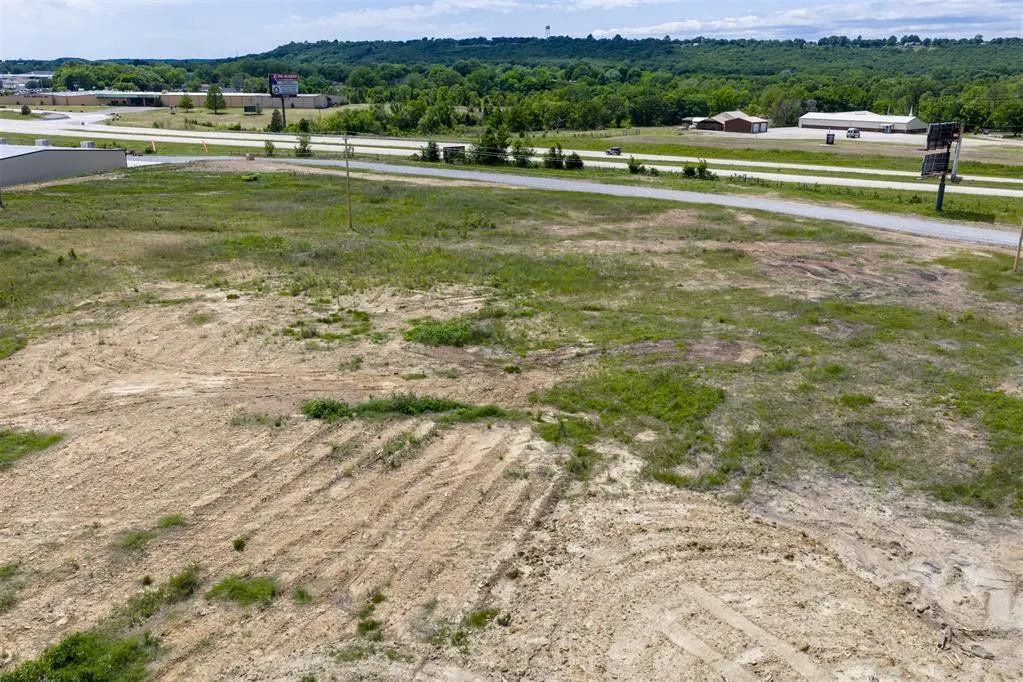 Photo 9 — W 75 Highway, Henryetta, OK 74437