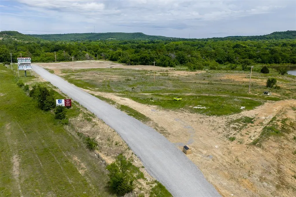 Front exterior — W 75 Highway, Henryetta, OK 74437