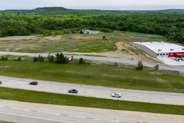 Photo 2 — W 75 Highway, Henryetta, OK 74437