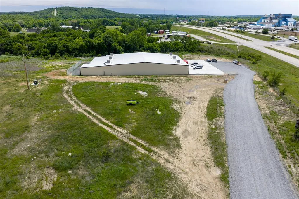 Photo 4 — W 75 Highway, Henryetta, OK 74437