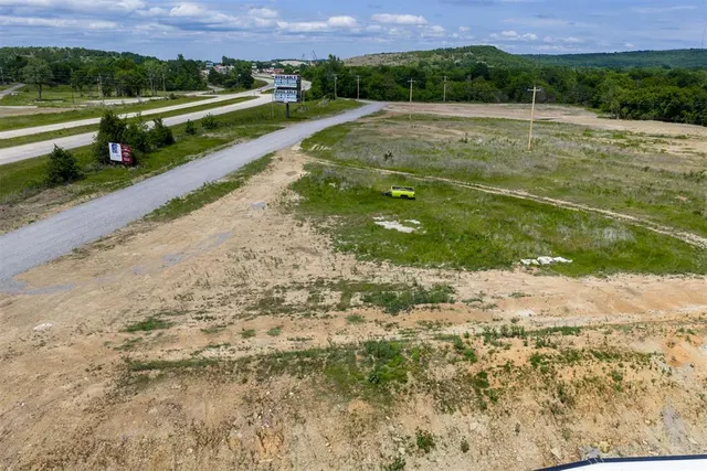 Photo 6 — W 75 Highway, Henryetta, OK 74437
