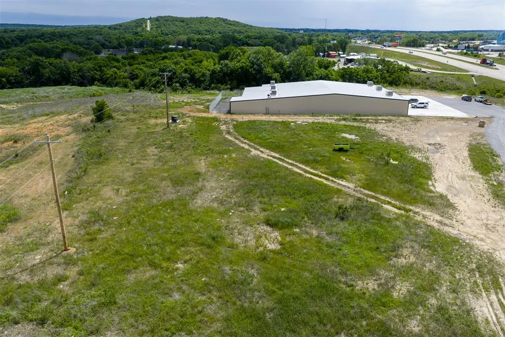 Photo 10 — W 75 Highway, Henryetta, OK 74437