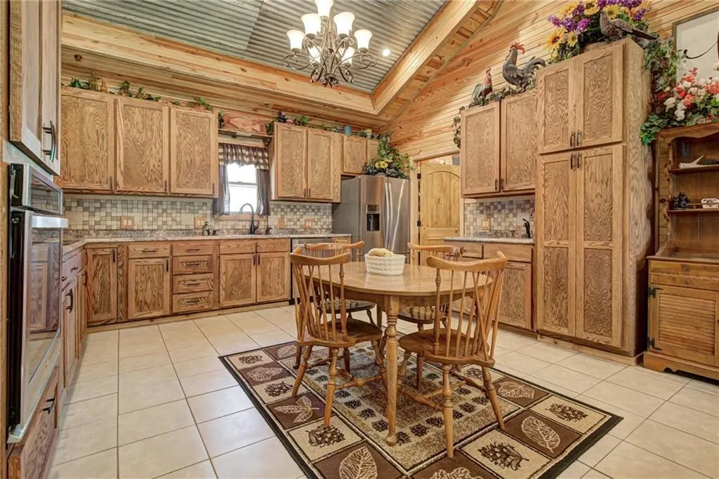 Photo 9 — 304 W Oak Street, Canton, OK 73724