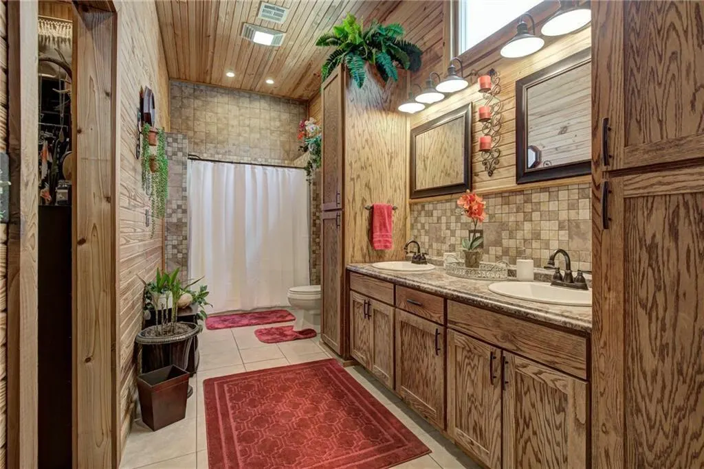 Photo 11 — 304 W Oak Street, Canton, OK 73724