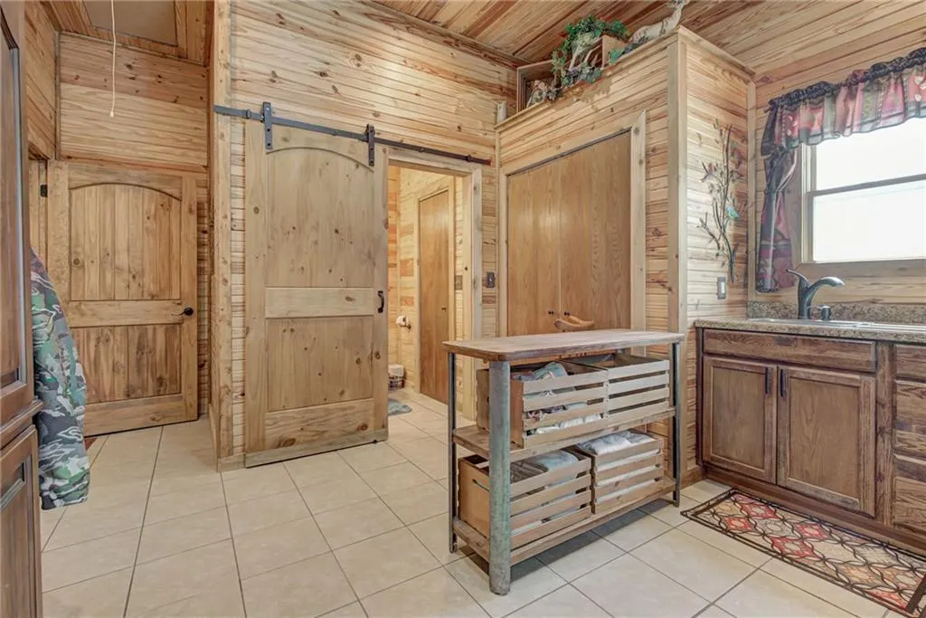 Photo 14 — 304 W Oak Street, Canton, OK 73724