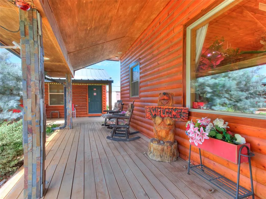 Photo 19 — 304 W Oak Street, Canton, OK 73724