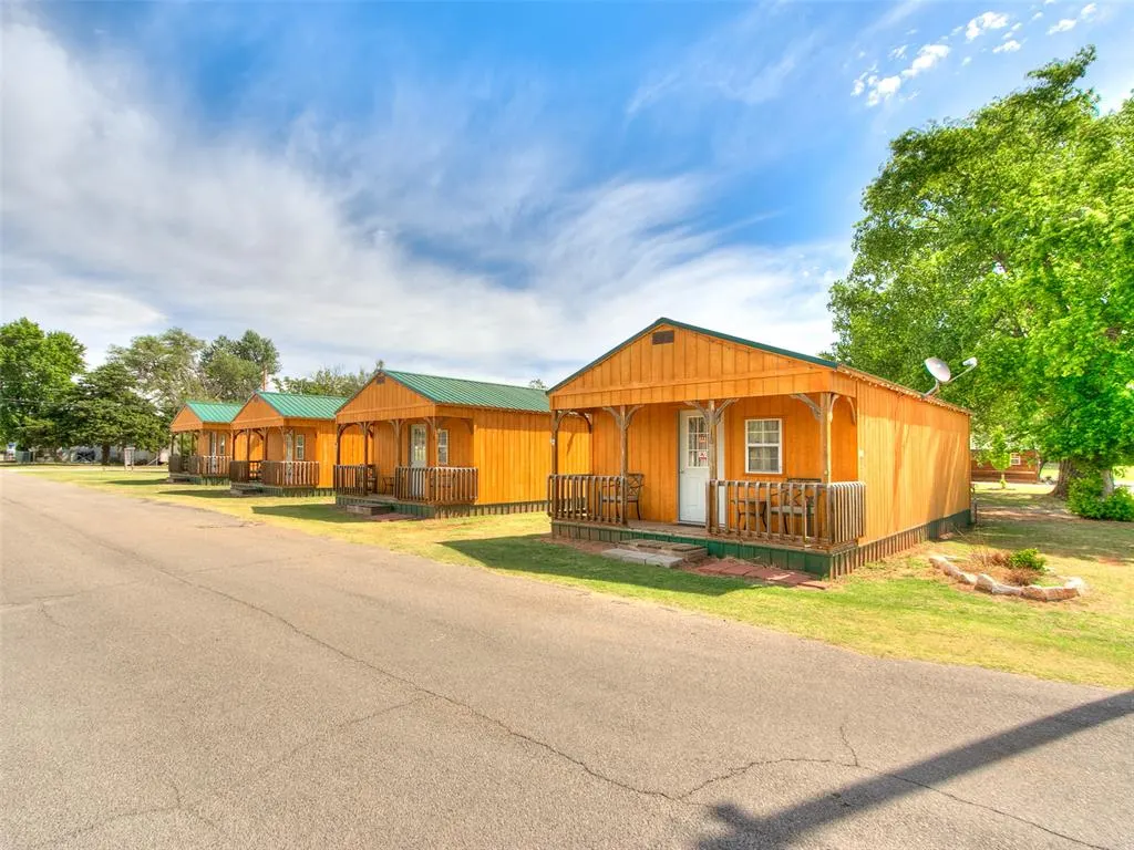 Photo 26 — 304 W Oak Street, Canton, OK 73724