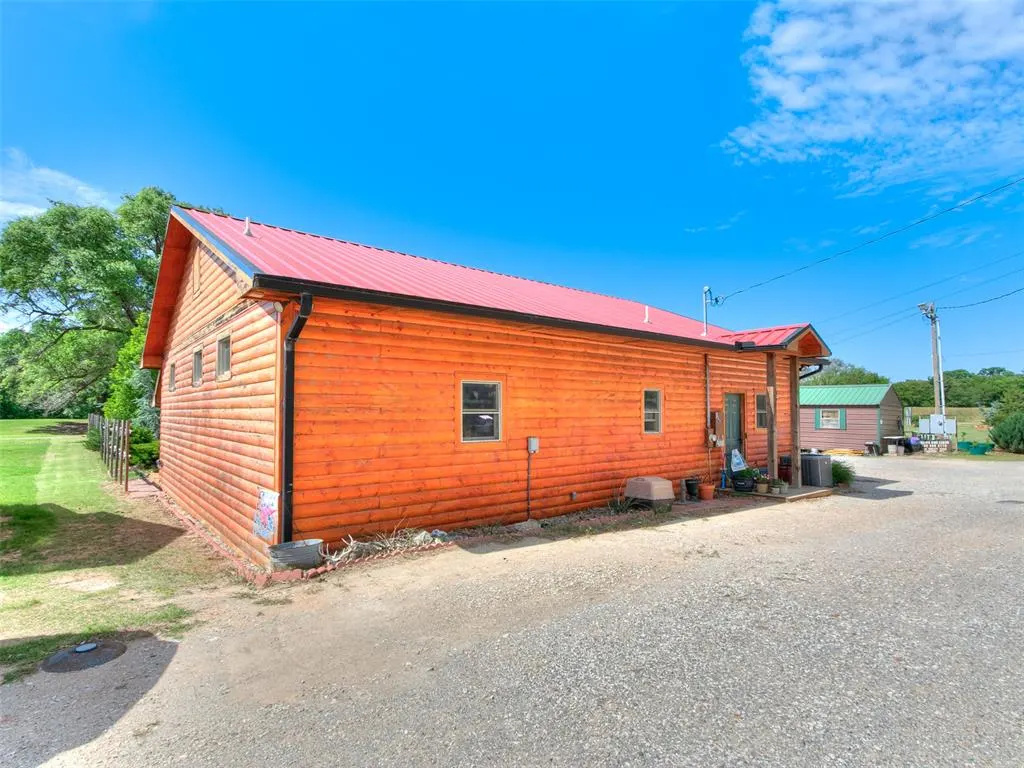 Photo 35 — 304 W Oak Street, Canton, OK 73724