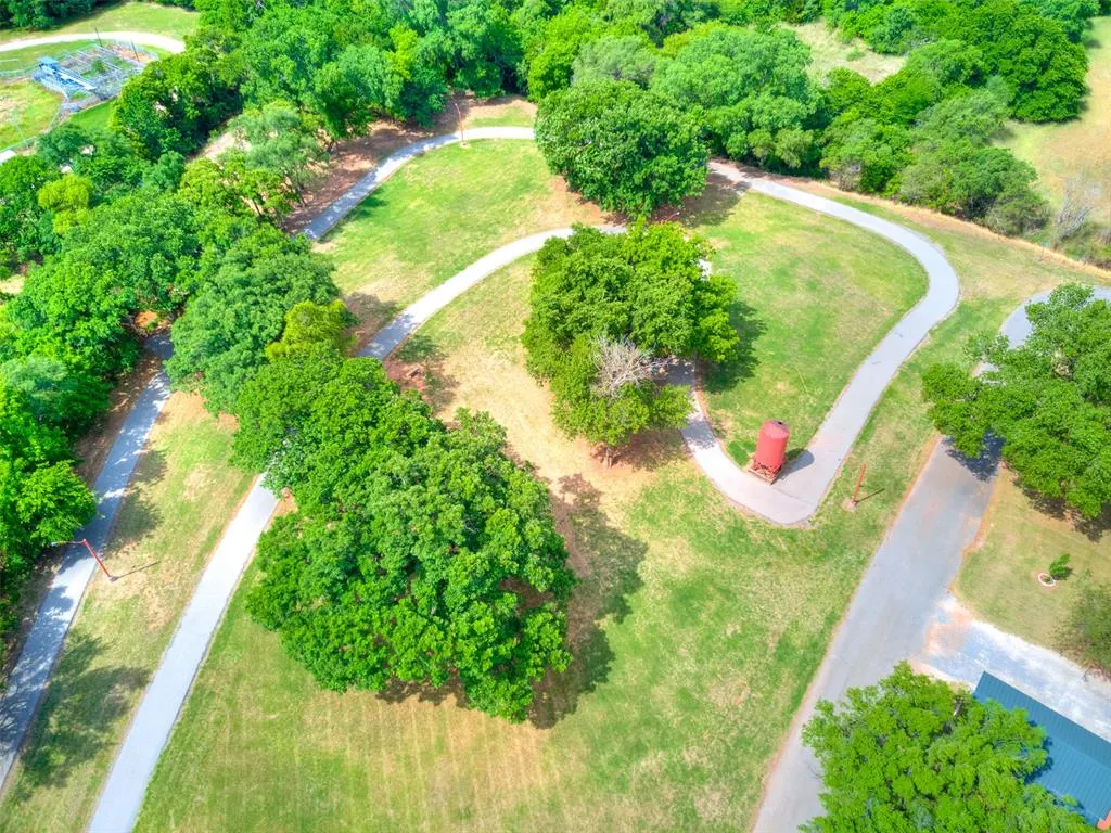 Photo 40 — 304 W Oak Street, Canton, OK 73724
