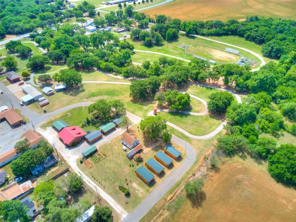 Photo 42 — 304 W Oak Street, Canton, OK 73724