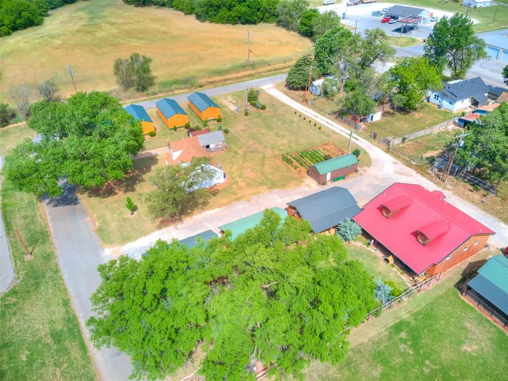 Photo 43 — 304 W Oak Street, Canton, OK 73724